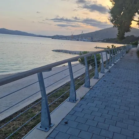 Antonia - Two-bedroom With Sea View Appartamento *