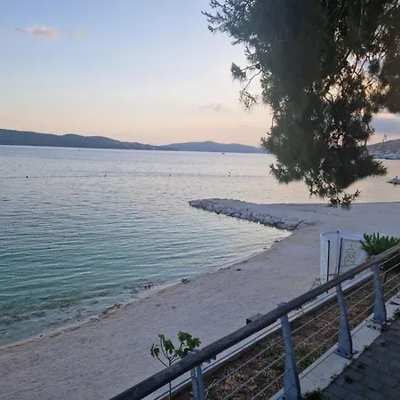 Antonia - Two-bedroom With Sea View Trogir